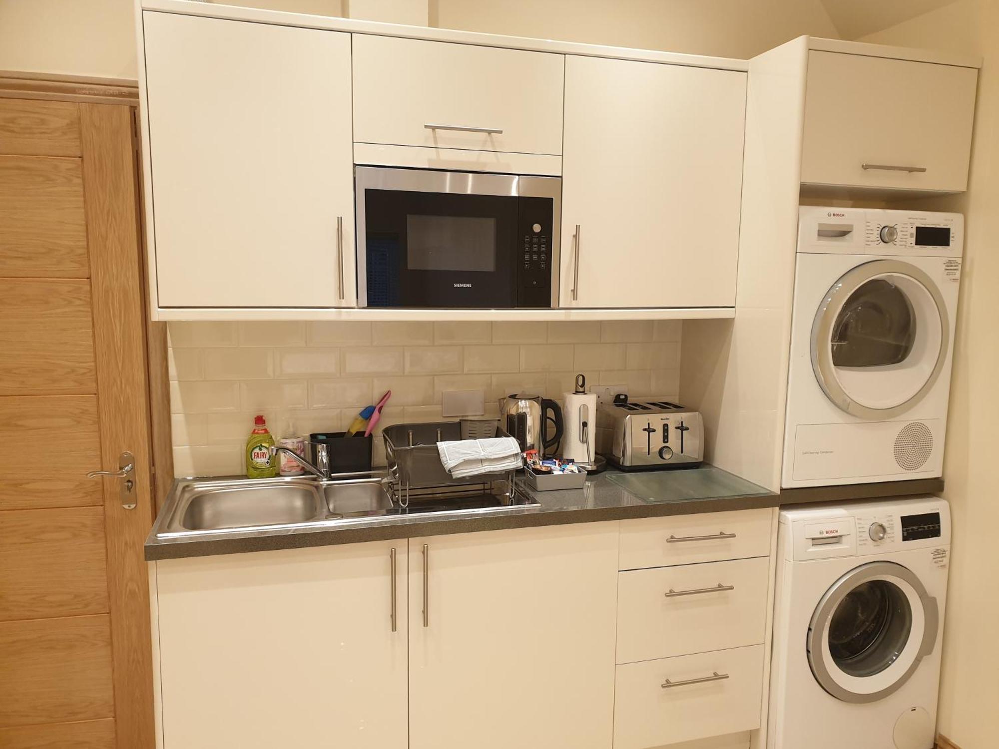 London Luxury Apartments 3 Bedroom Sleeps 8 With 3 Bathrooms 5 Mins Walk To Tube Station Free Parking Илфорд Экстерьер фото