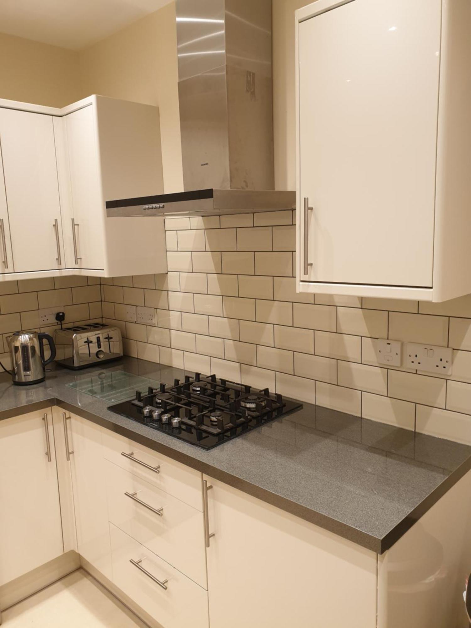 London Luxury Apartments 3 Bedroom Sleeps 8 With 3 Bathrooms 5 Mins Walk To Tube Station Free Parking Илфорд Экстерьер фото
