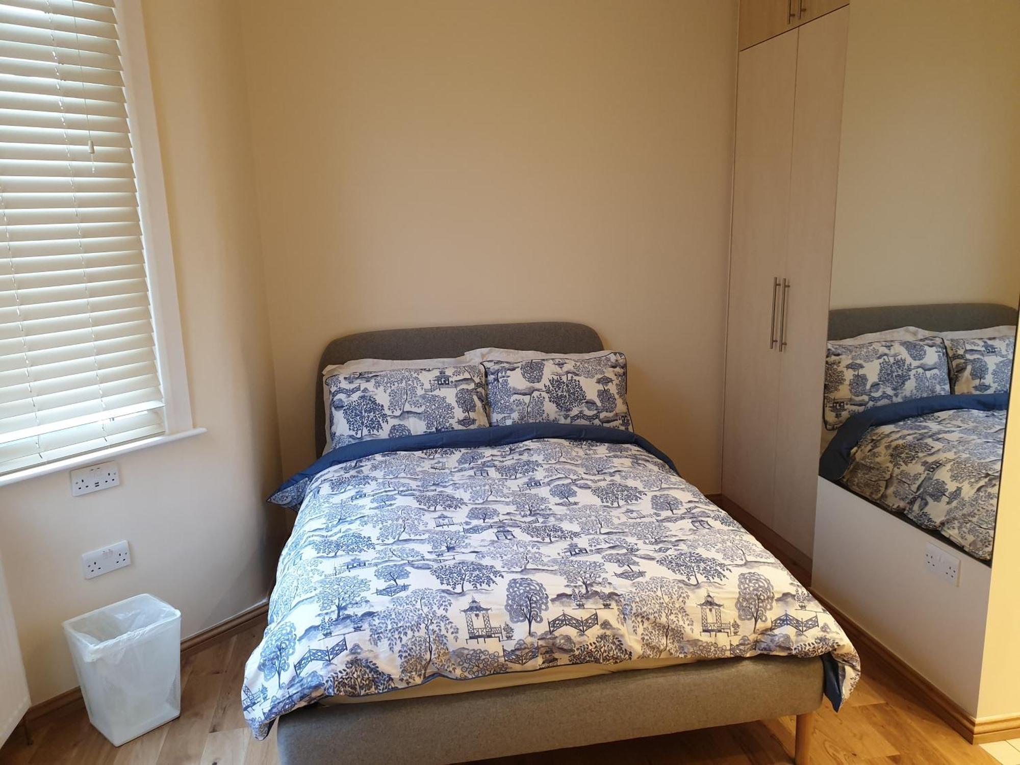 London Luxury Apartments 3 Bedroom Sleeps 8 With 3 Bathrooms 5 Mins Walk To Tube Station Free Parking Илфорд Экстерьер фото